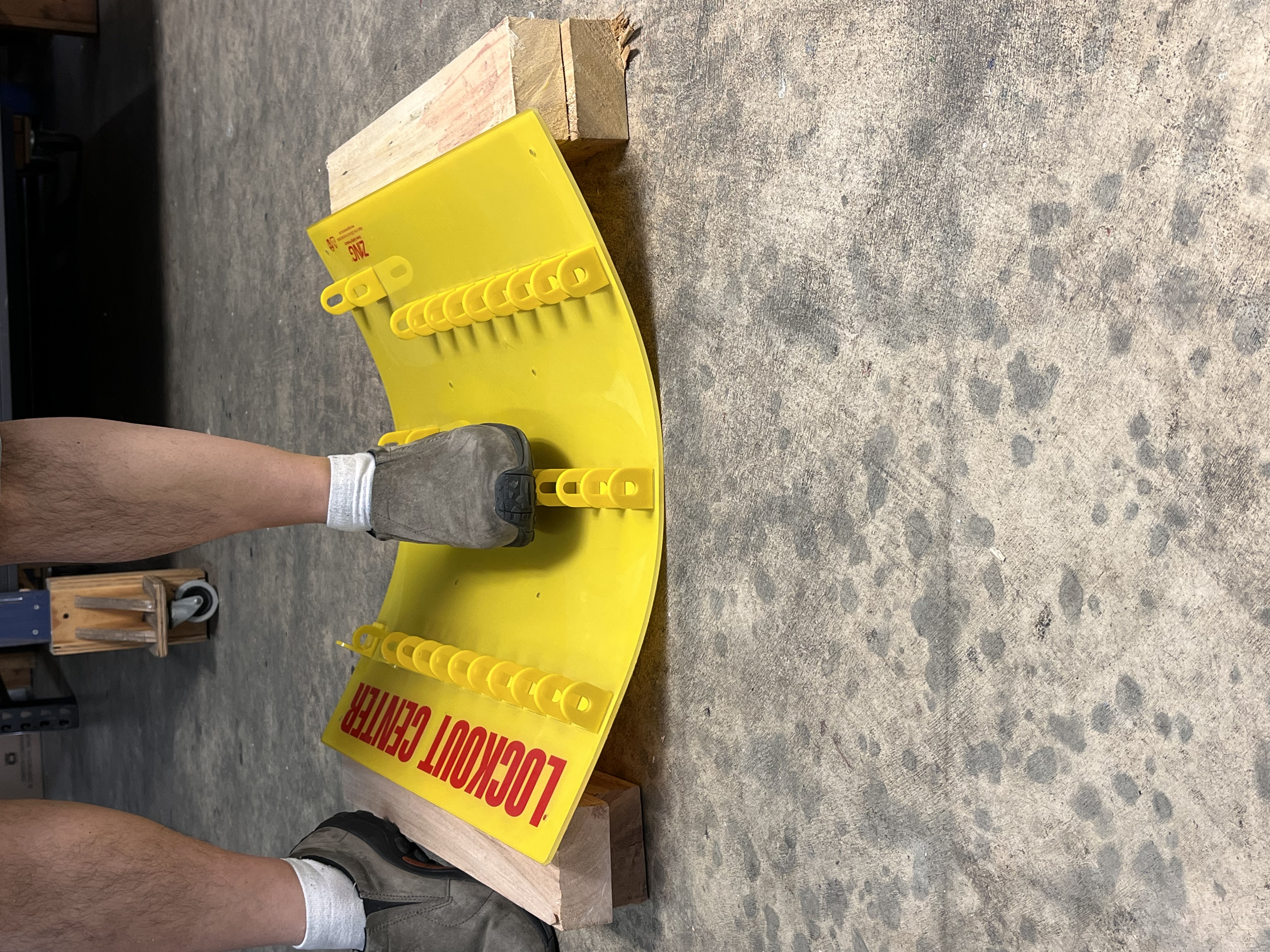 7116E PETG lockout board on pallets - strength test